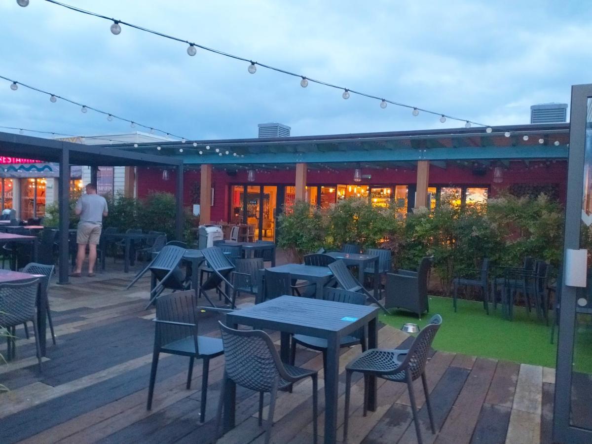 Seascape - Blue Dolphin Holiday Park Gristhorpe Exterior photo